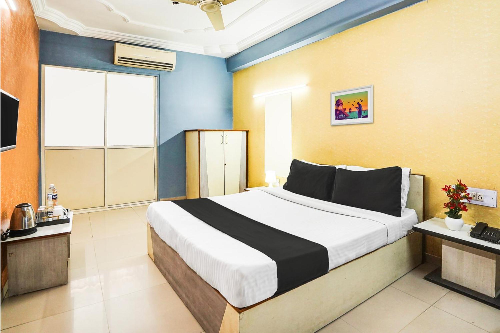 Hotel O Vibrant Residency Ahmedabad Exterior photo